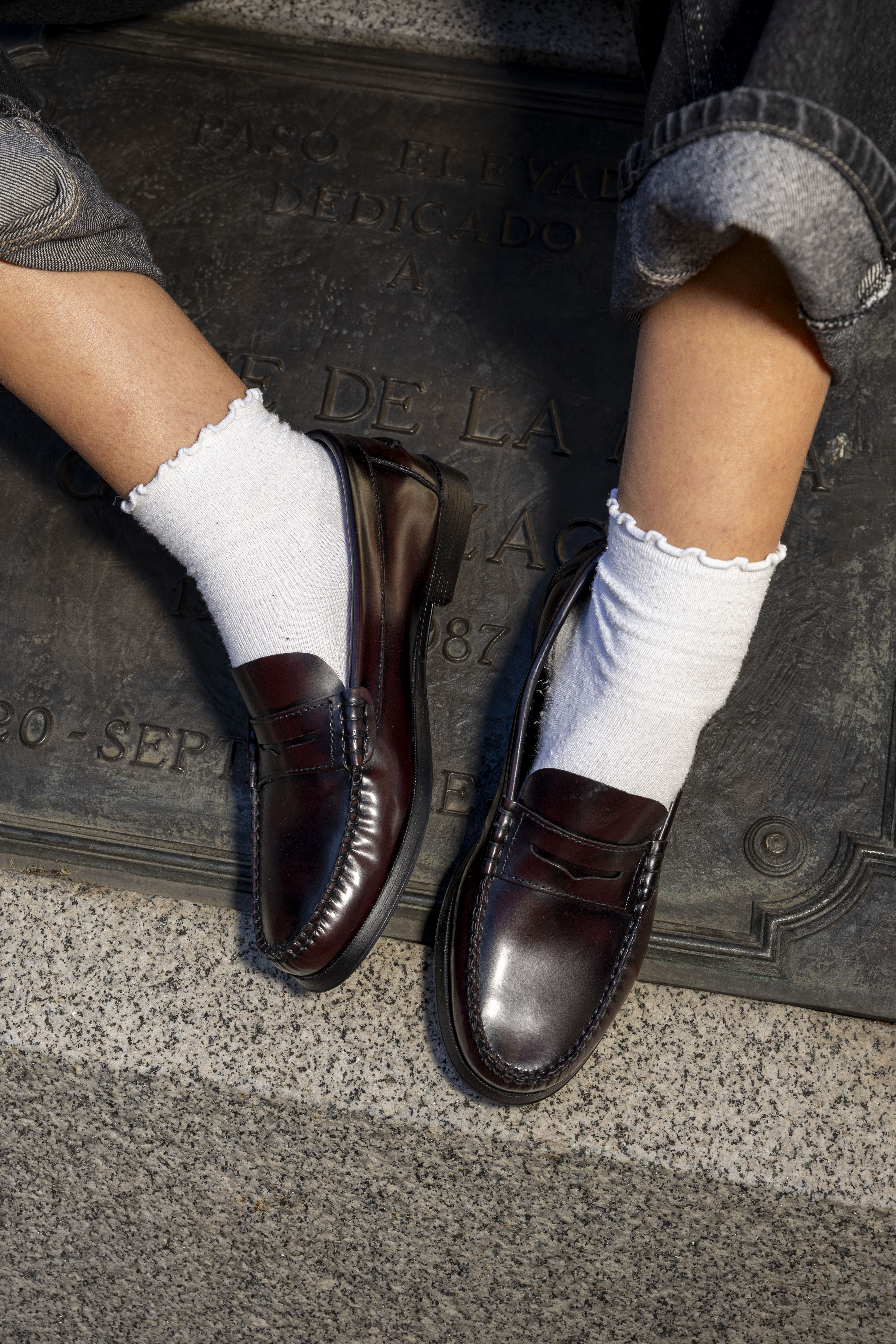 Zapato Castellano Mujer Burdeos Antifaz