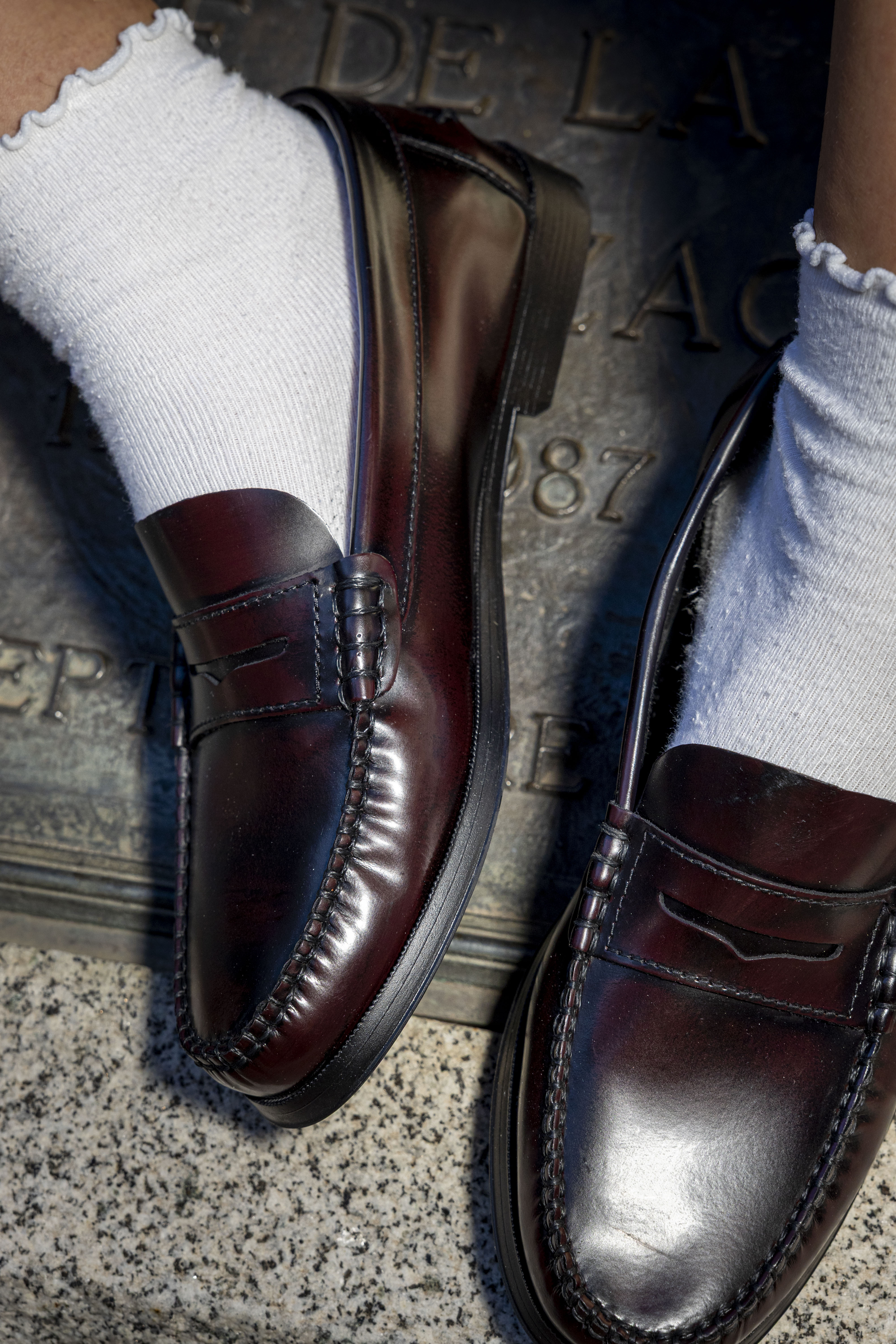 Zapato Castellano Mujer Burdeos Antifaz