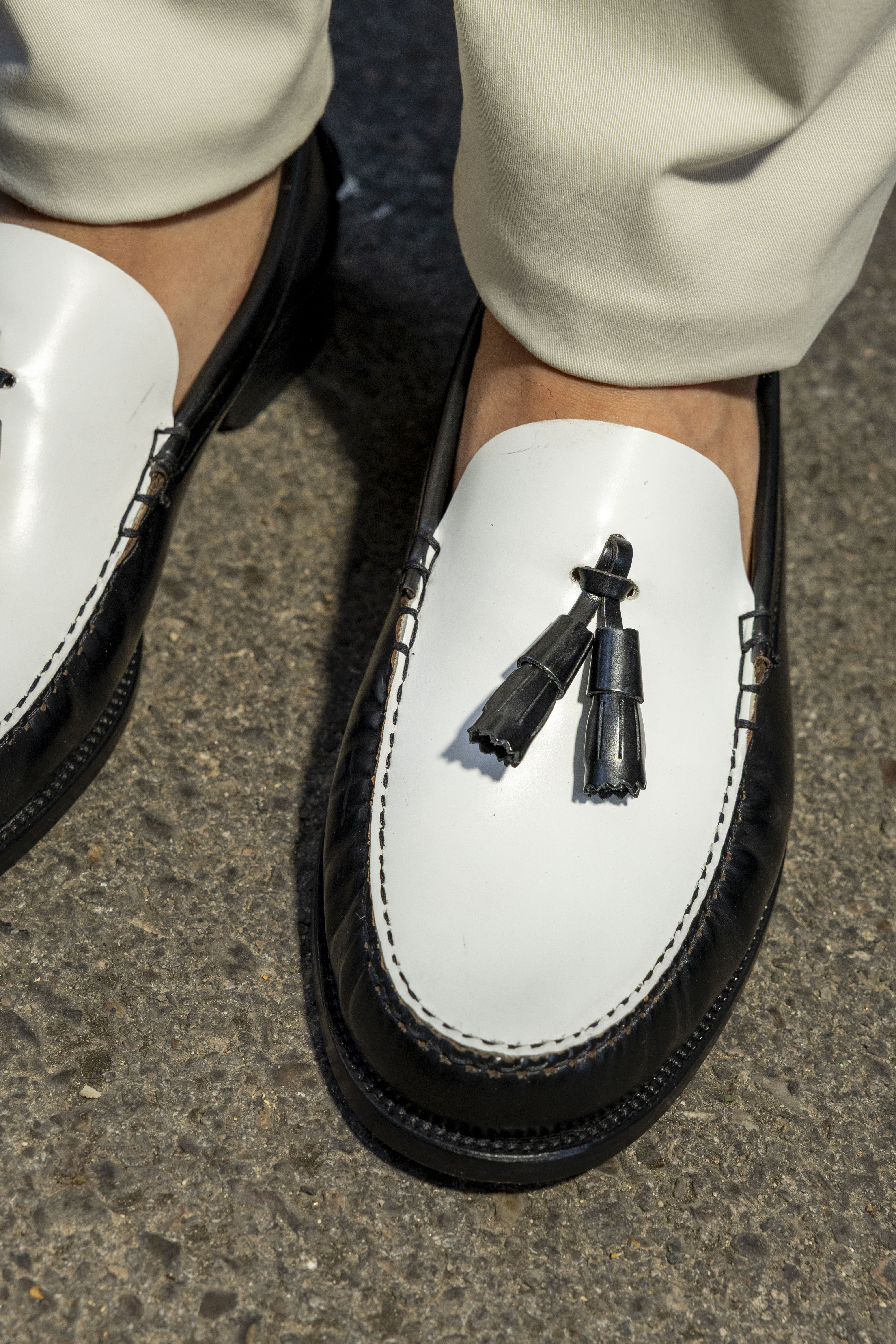 Zapatos Castellanos Negro Blanco Hombre Borlas