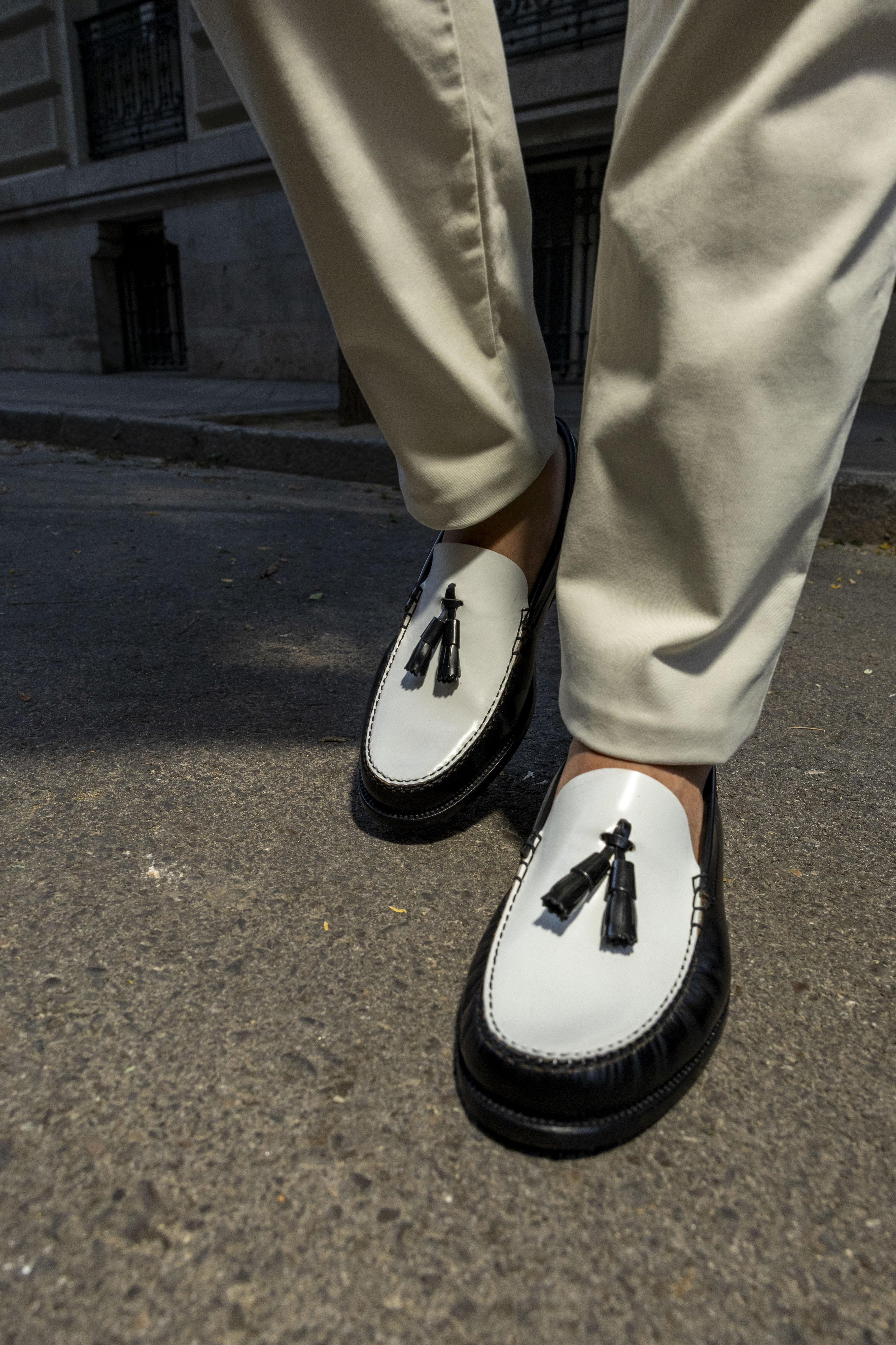 Zapatos Castellanos Negro Blanco Hombre Borlas
