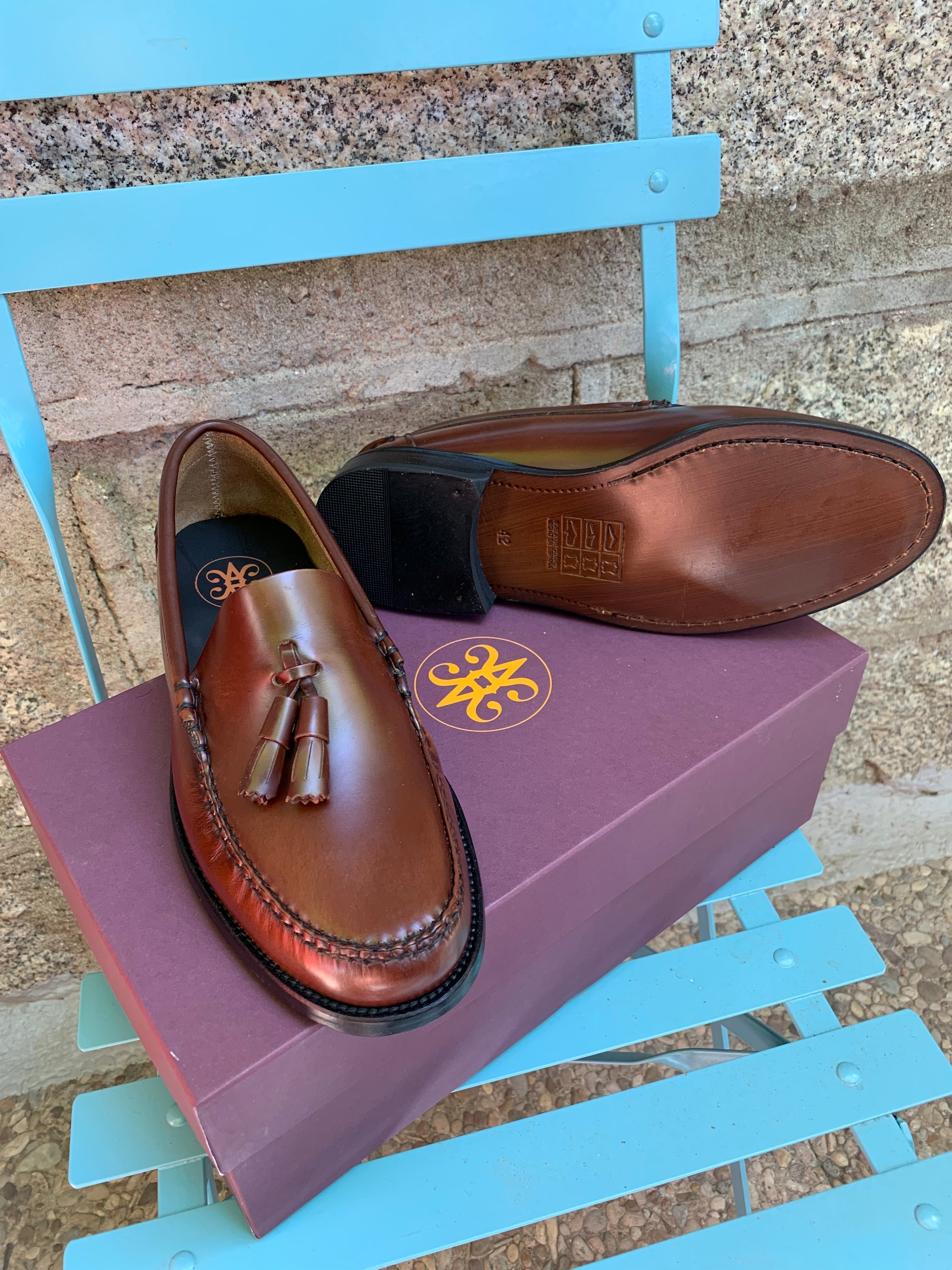 Borlas en los zapatos castellanos: el detalle que hizo historia