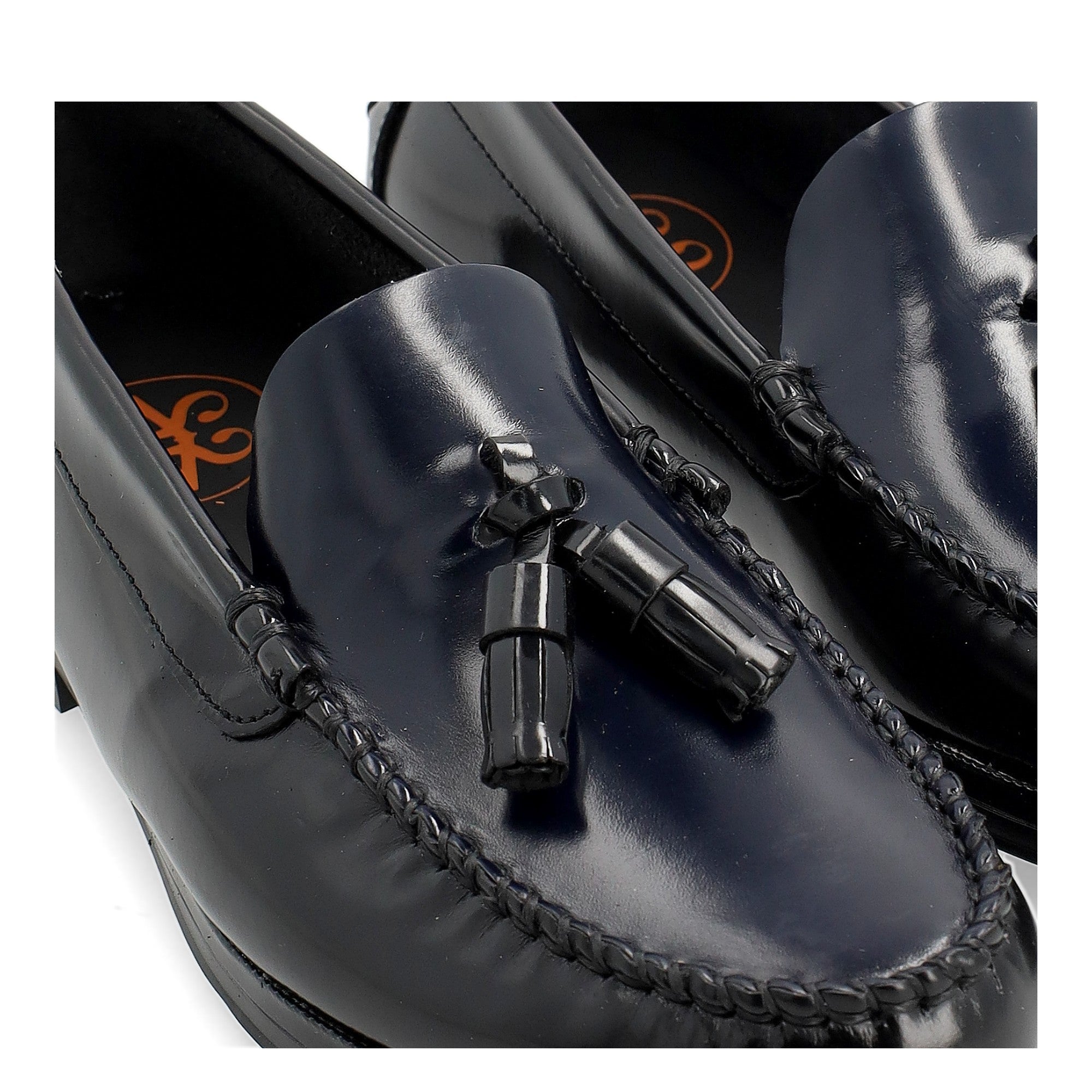 Híspalis Camaleón Negro/Marino · Castellano Mujer · Borlas · Piso Antideslizante