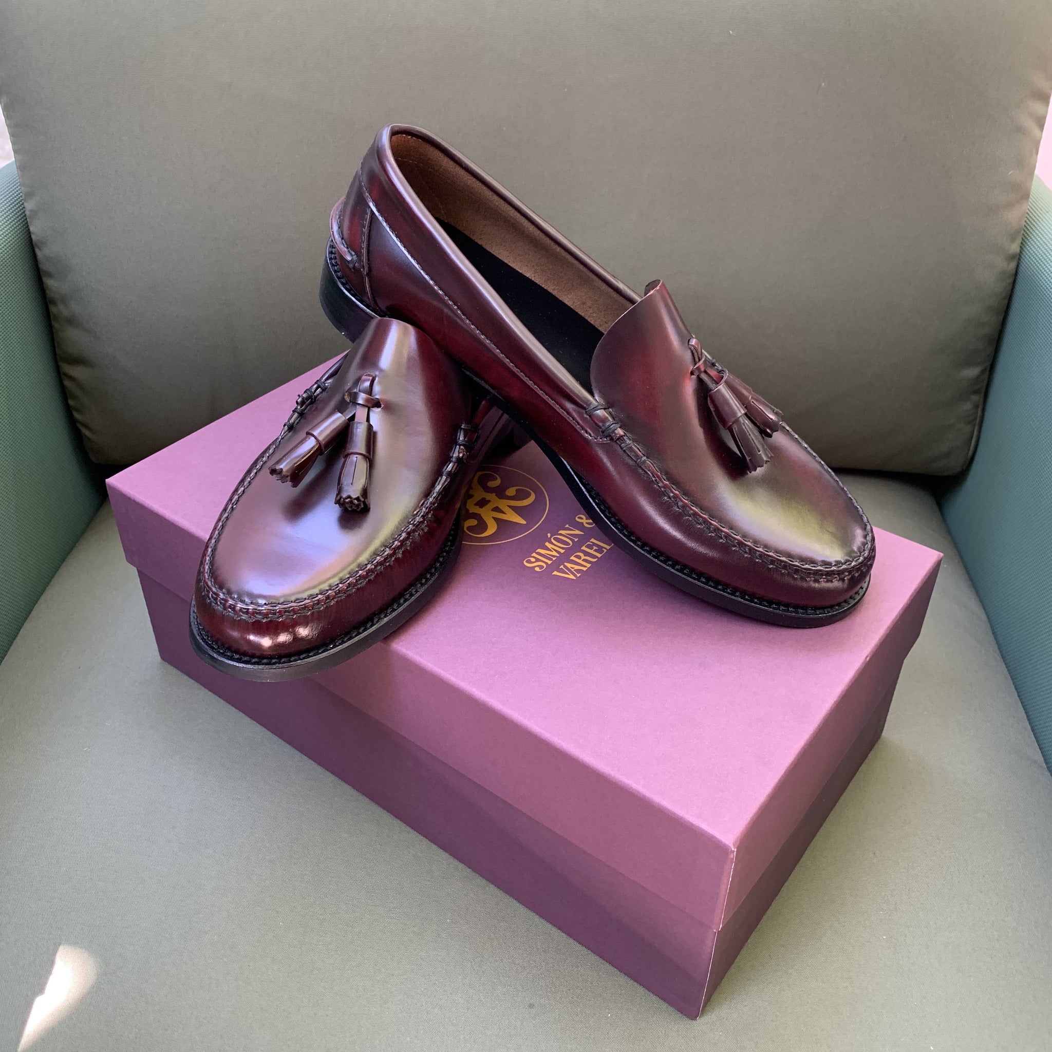 Helmantic Burdeos hombre· Zapato Castellano con Borlas · Fabricación Limitada