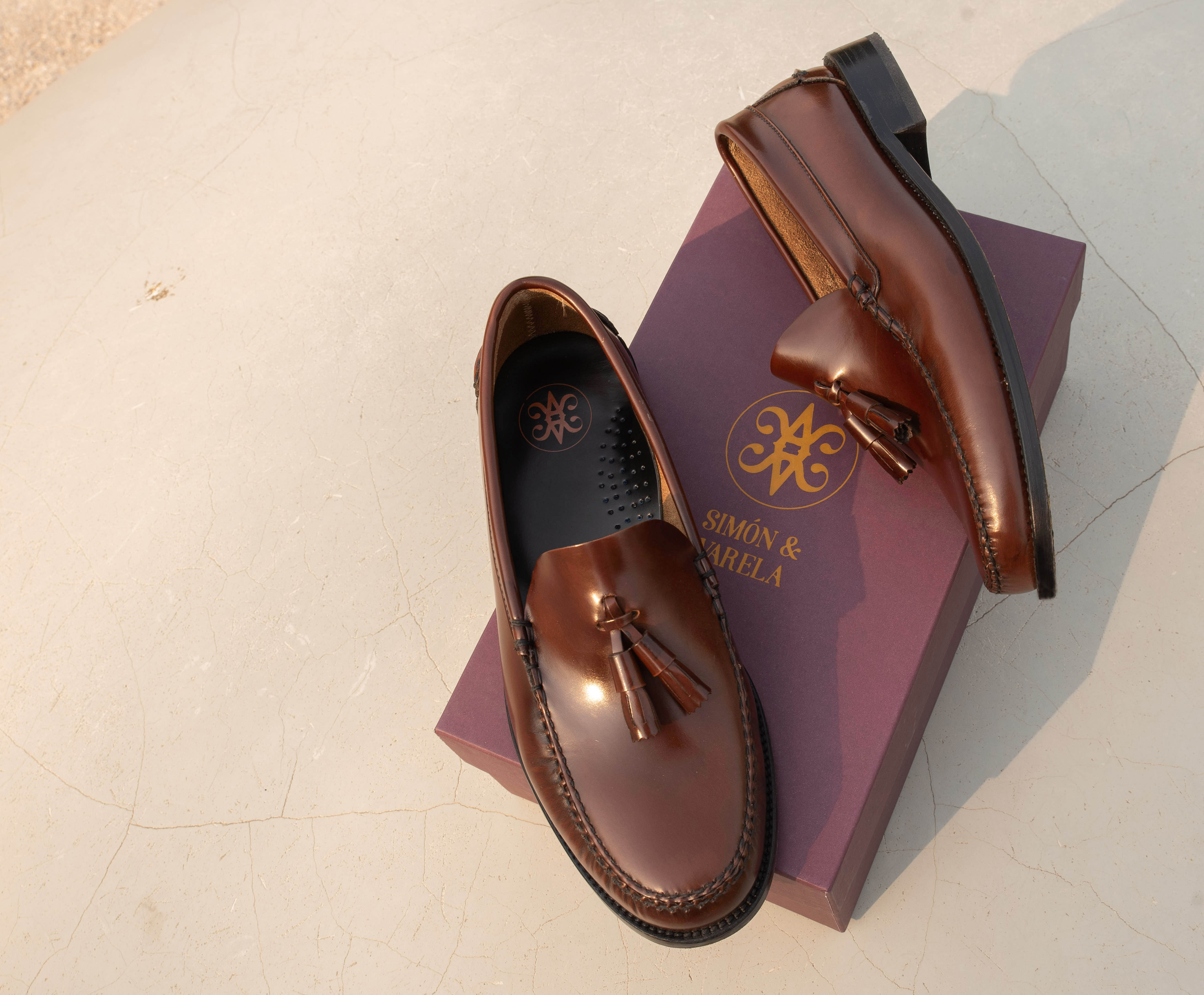 Helmantic Golden · Zapato Castellano hombre con Borlas · Confección Limitada